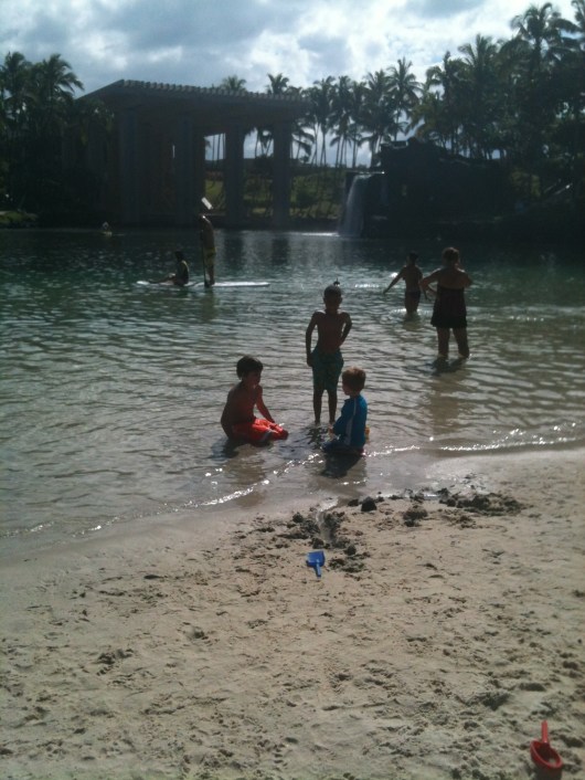 T and another set of "vacation friends" down at the beach.