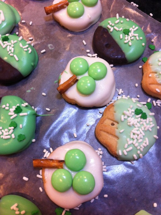 Lucky me, I had Girl Scout Cookies to incorporate into my St. Patrick's Day treat tray this season. Read on for details!