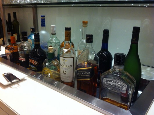 A nicely stocked bar for all 21+ at the oneworld First Lounge at LAX.