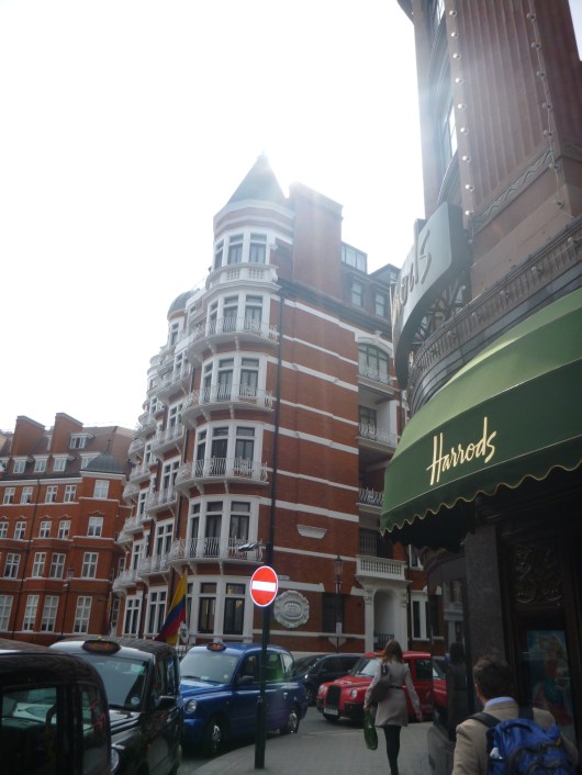 Welcome to the London neighborhood of Knightsbridge,home of Harrods!