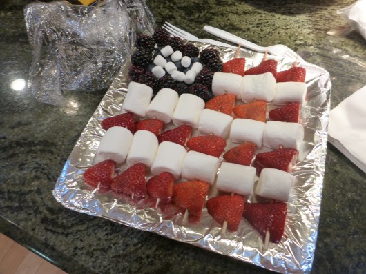 Just one of several easy festive fruit plates I took to many of our 4th of July outings last week.