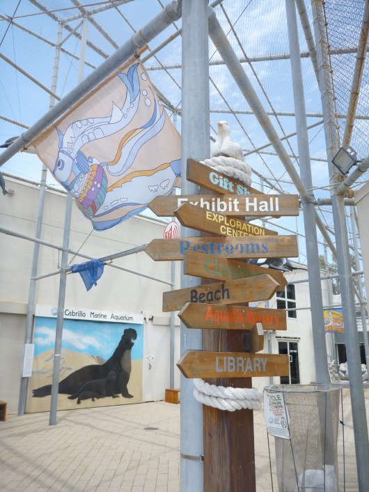 Welcome to the Cabrillo Marine Aquarium in San Pedro (CA)! Which way do you want to go?
