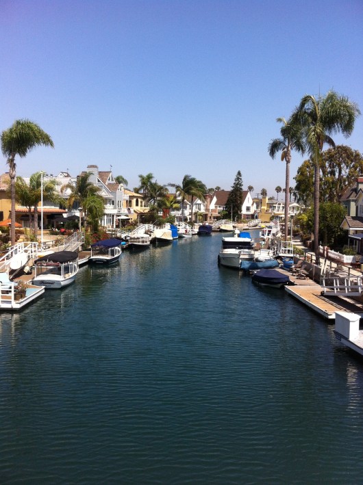 Isn't this canal beautiful? This is just around the corner from T's school. I now have no excuse to not be walking almost daily after drop-off. If this view isn't inspirational enough I'm not sure what is!