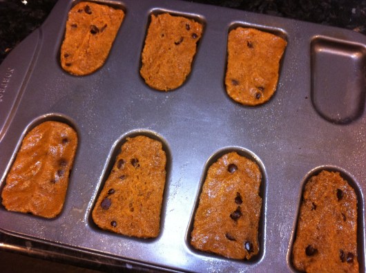 How your batter should look in the cakesicle molds: Completely filled and leveled out.