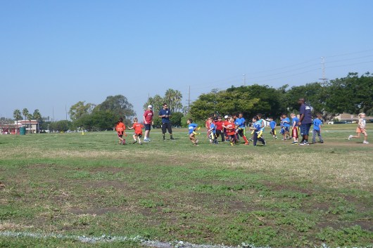 T hands off for a reverse run! They have a little work to do on the "fake" part of the reverse, but for the most part they are executing these plays pretty well for their age!