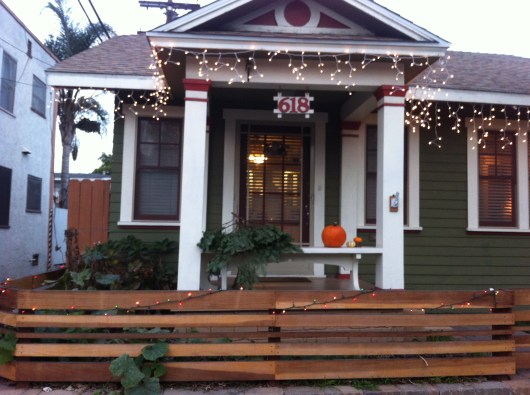 It's too bad I can never get a picture of C putting these up, but it seems I'm always otherwise engaged or out of the house when he gets it done!