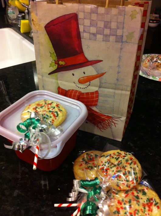 You can use one lollipop to decorate a container of regular cookies, or you can cluster a few together to make a mini-cookie bouquet.